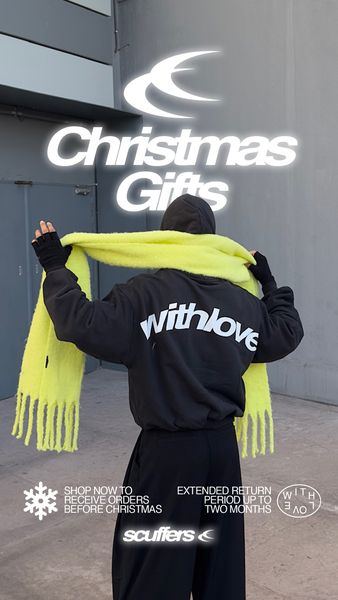 Anuncio de Scuffers: chico de espaldas con bufanda amarilla y el texto Christmas Gifts